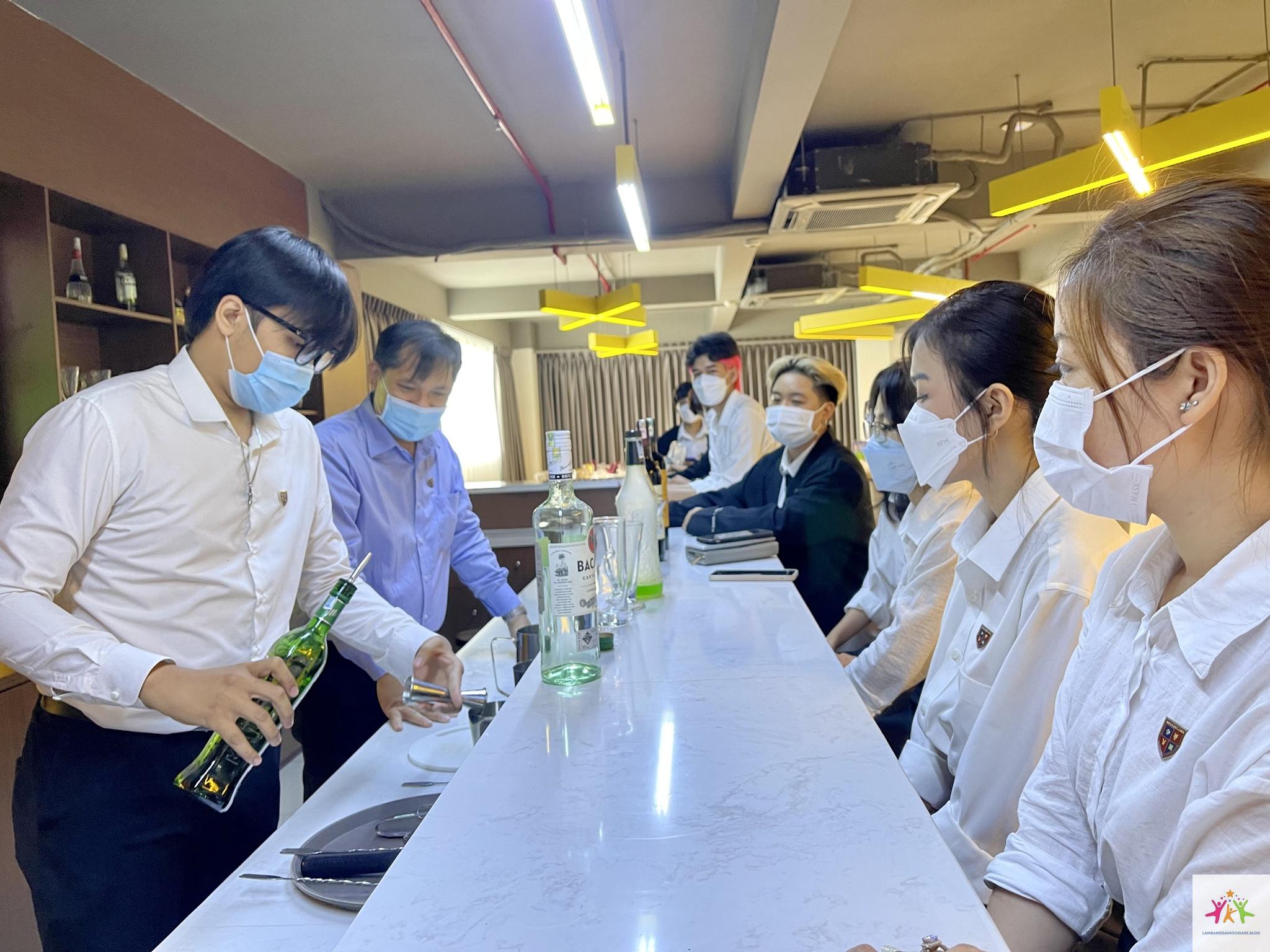 học đại học để lấy bằng hay kiến thức - Hình 1